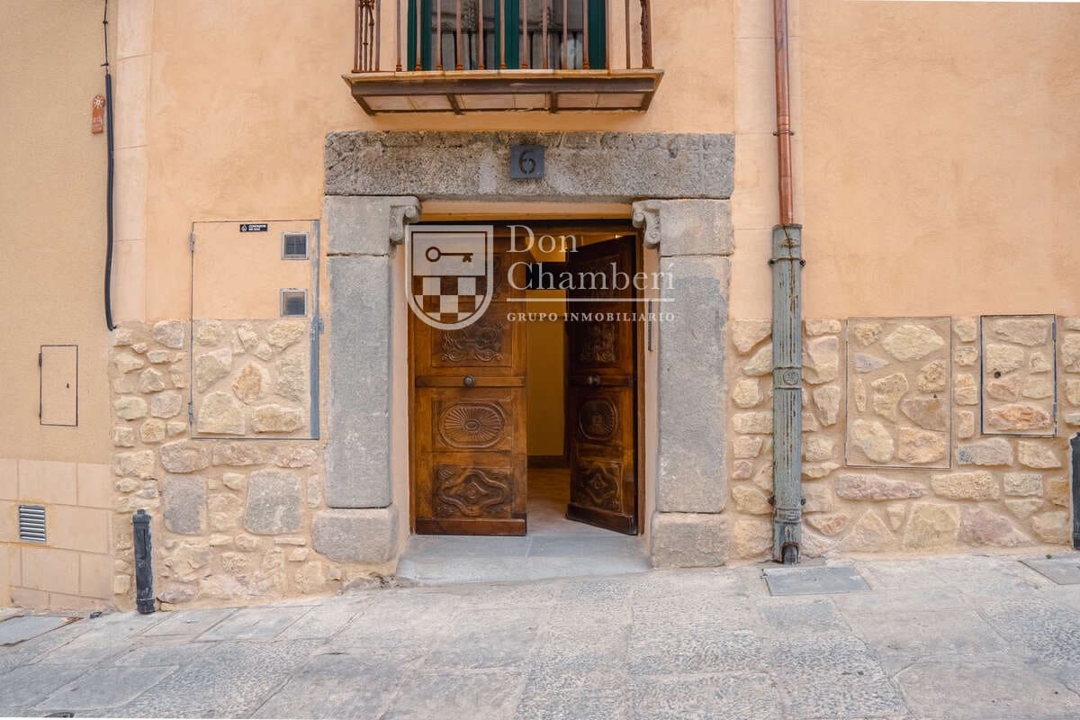 2 bedroom Apartment for rent in Segovia city - € 2,600 (Ref: 9923149)