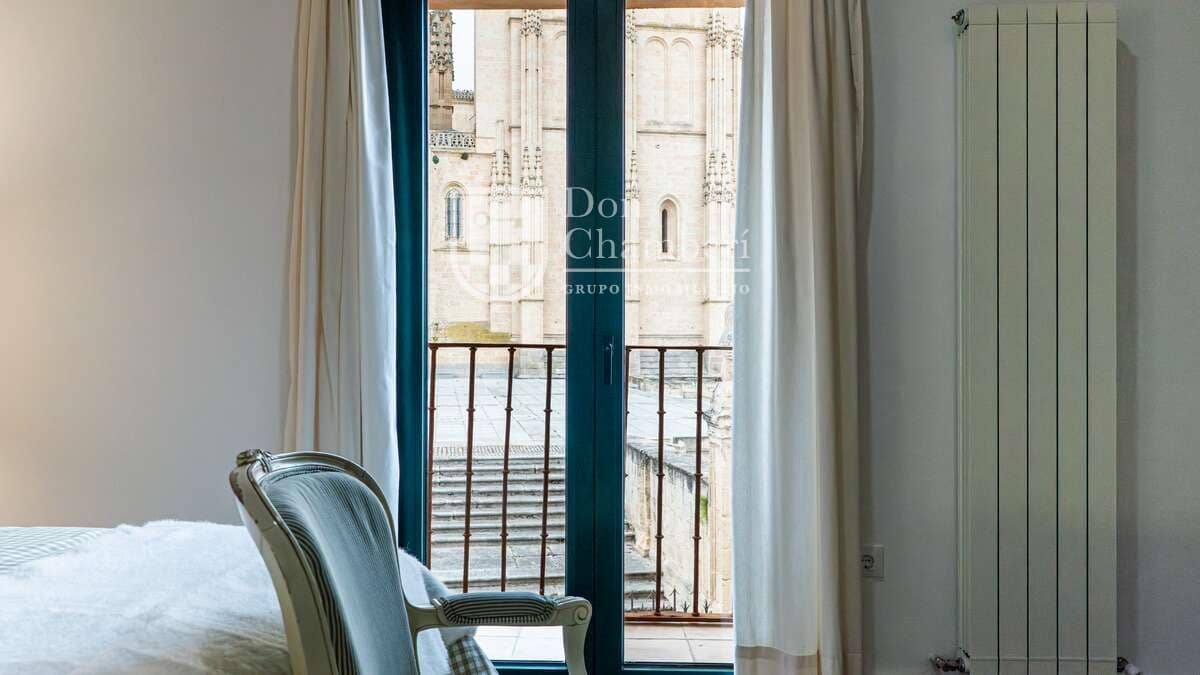 2 bedroom Apartment for rent in Segovia city - € 2,600 (Ref: 9923149)