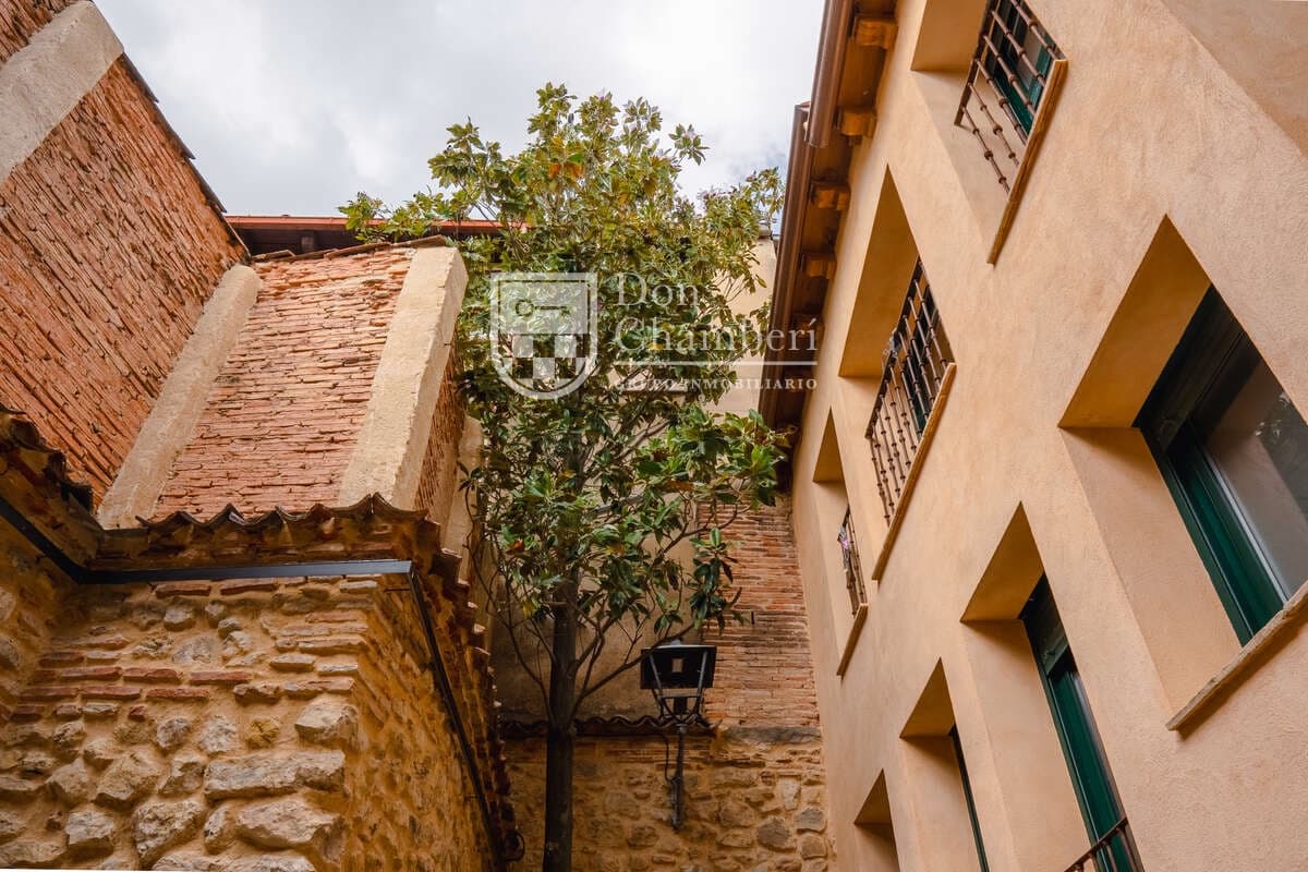 2 bedroom Apartment for rent in Segovia city - € 2,600 (Ref: 9923149)
