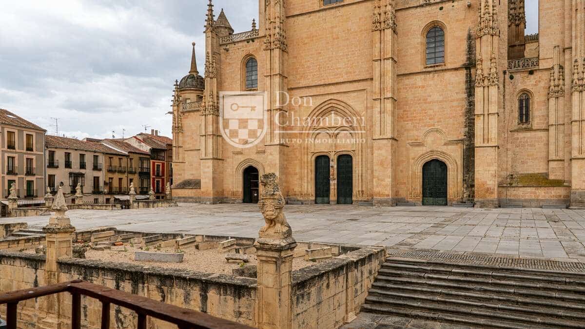 2 bedroom Apartment for rent in Segovia city - € 2,600 (Ref: 9923149)