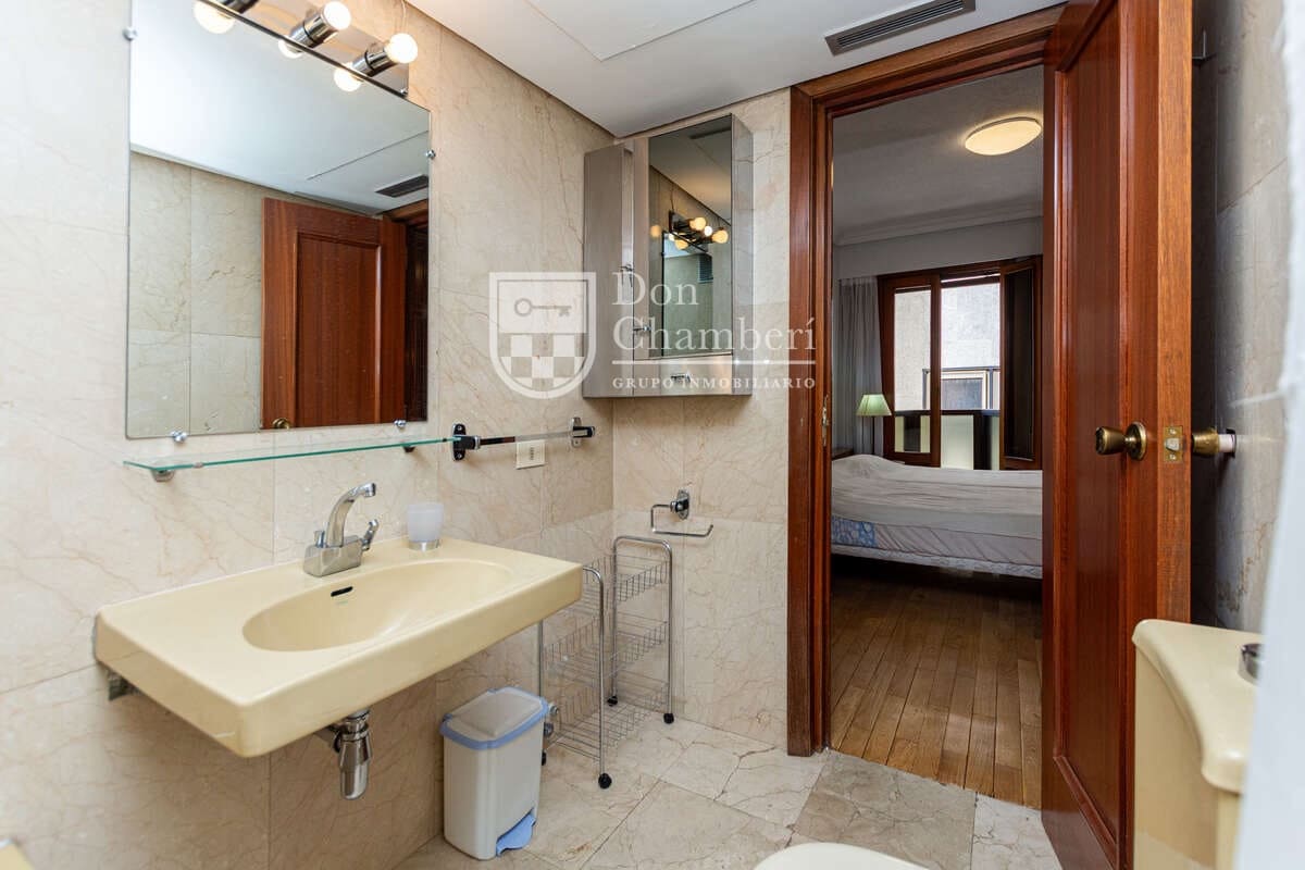 Piso de 1 habitación en Madrid ciudad en alquiler con garaje - 1.650 € (Ref: 9932703)