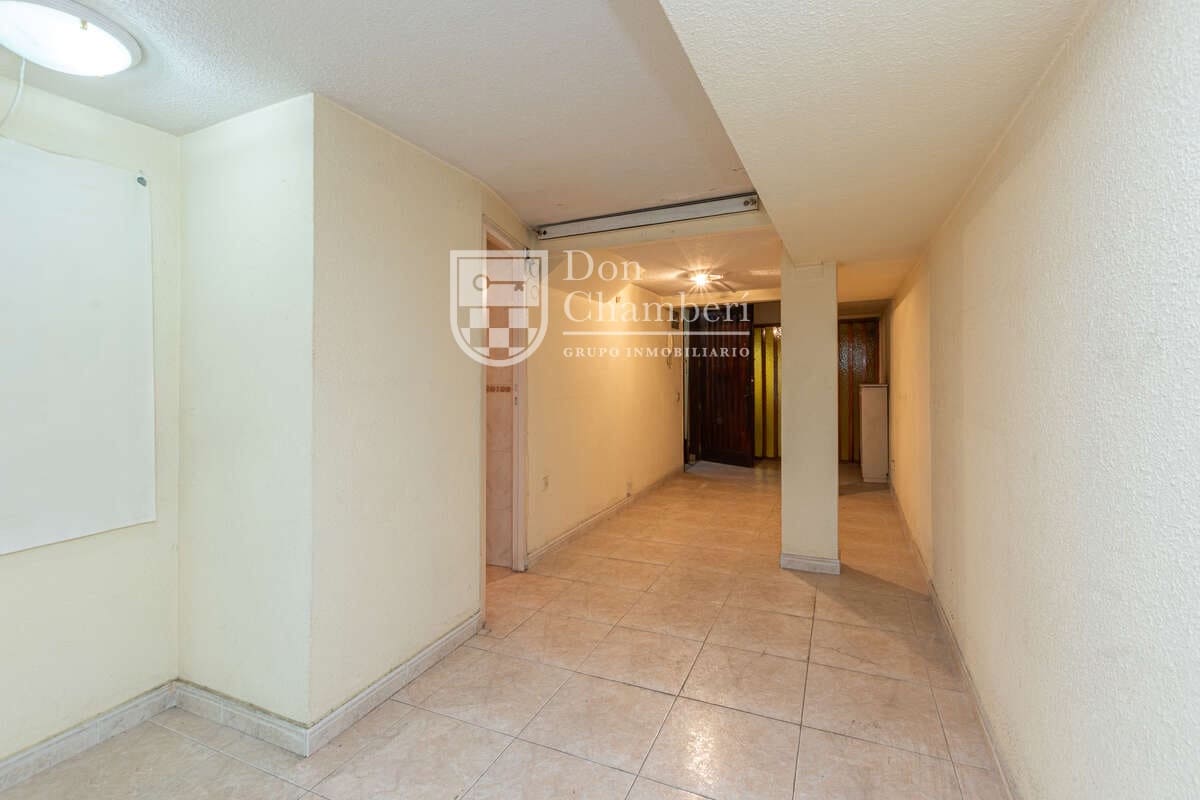 Office for sale in Madrid city - € 195,000 (Ref: 9937445)