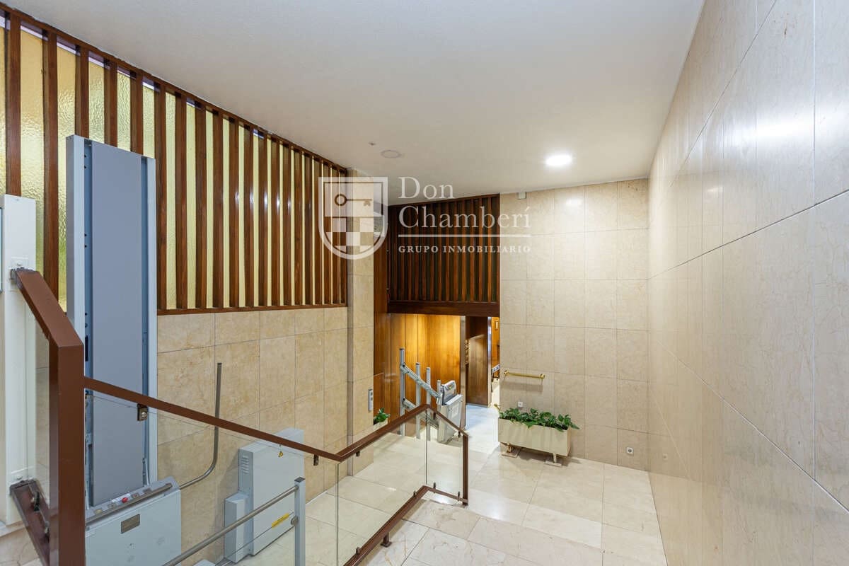 Office for sale in Madrid city - € 195,000 (Ref: 9937445)