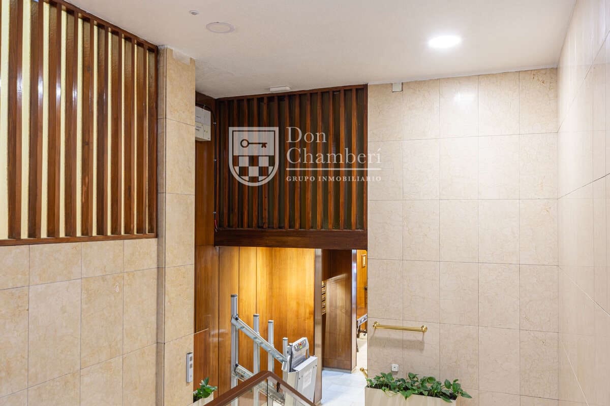 Office for sale in Madrid city - € 195,000 (Ref: 9937445)