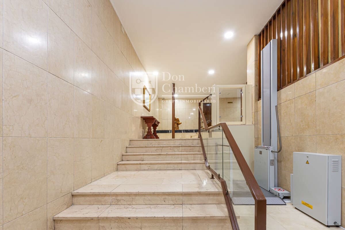 Office for sale in Madrid city - € 195,000 (Ref: 9937445)