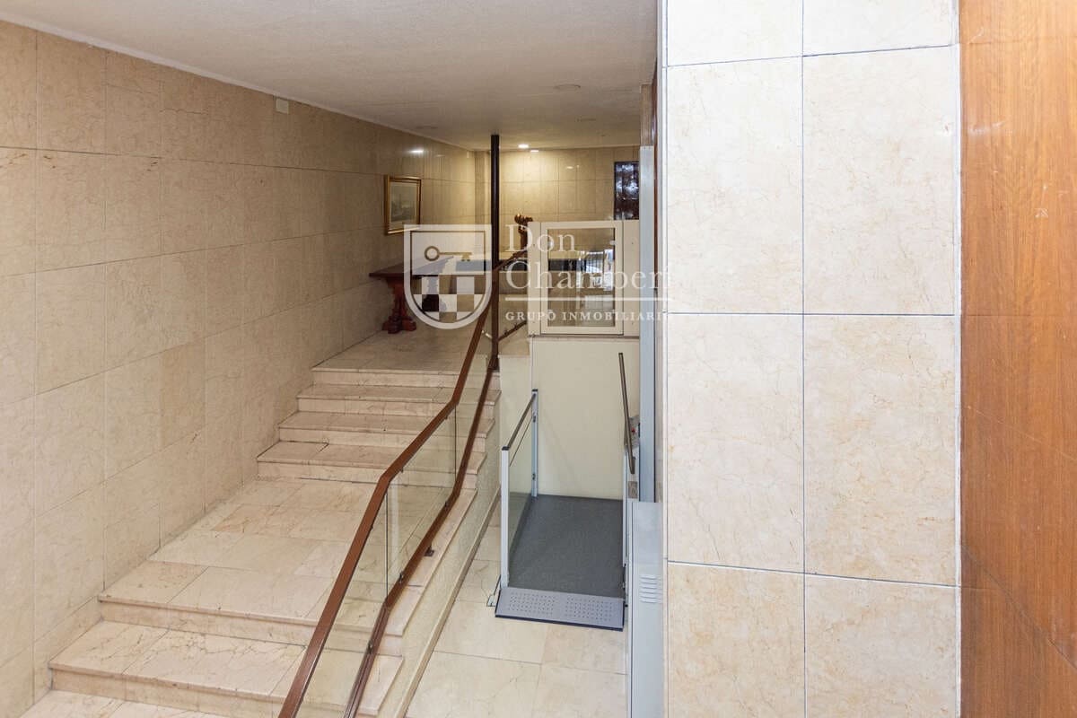 Office for sale in Madrid city - € 195,000 (Ref: 9937445)