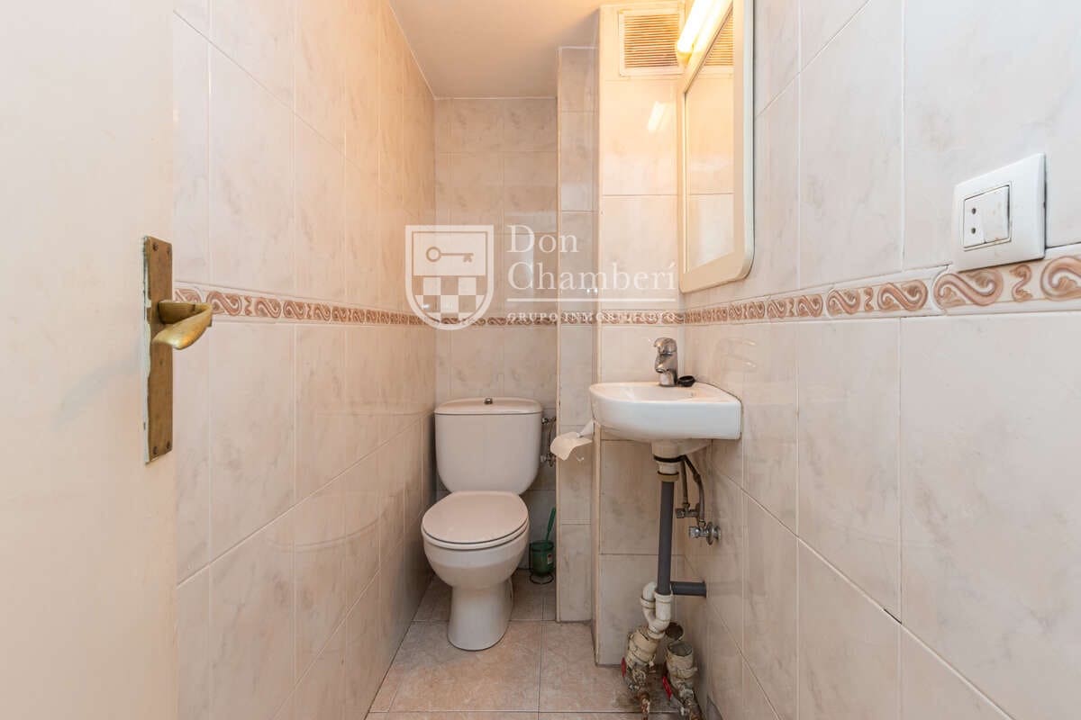 Office for sale in Madrid city - € 195,000 (Ref: 9937445)