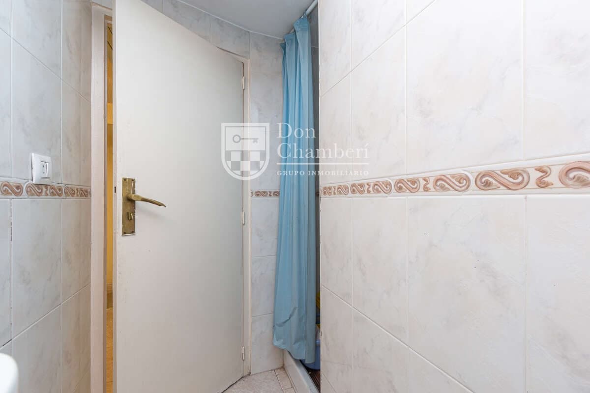 Office for sale in Madrid city - € 195,000 (Ref: 9937445)
