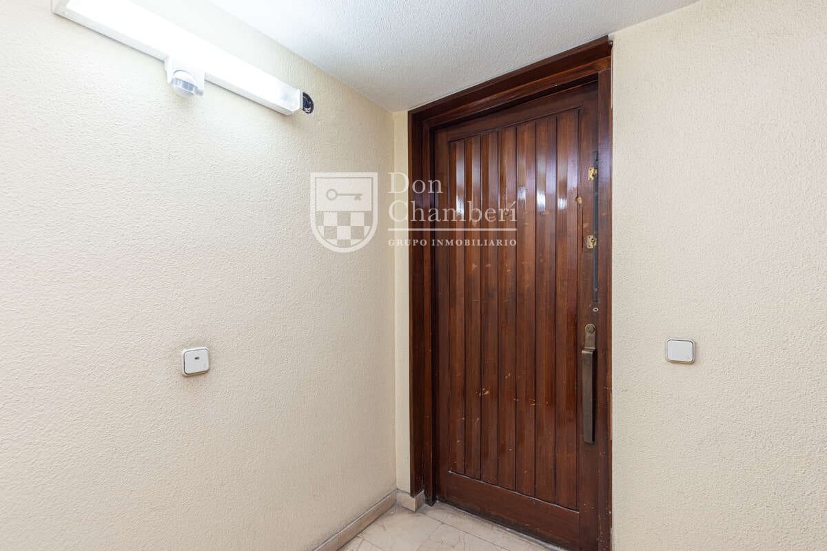Office for sale in Madrid city - € 195,000 (Ref: 9937445)
