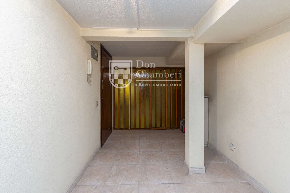 Office for sale in Madrid city - € 195,000 (Ref: 9937445)