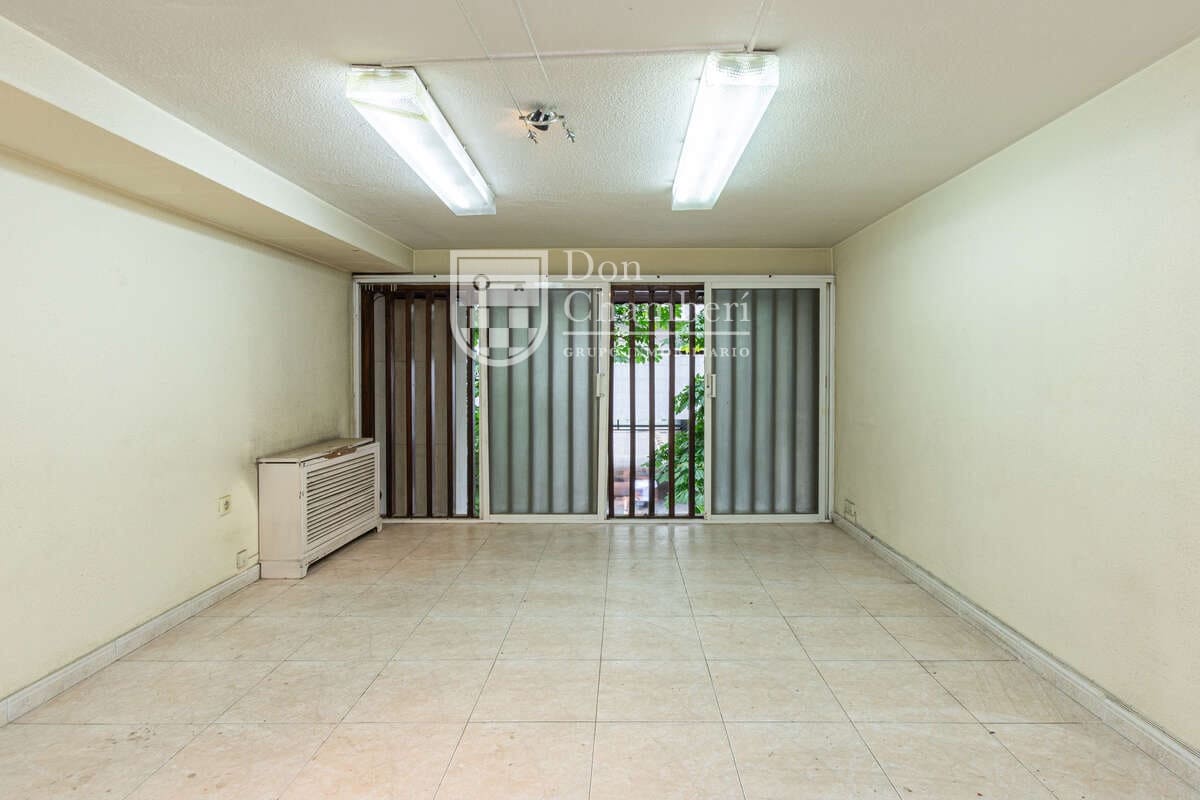 Office for sale in Madrid city - € 195,000 (Ref: 9937445)