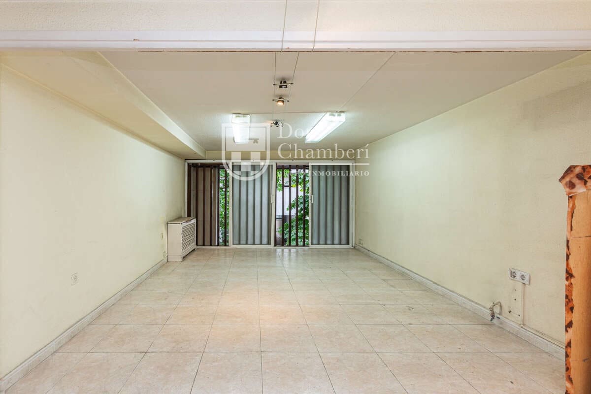 Office for sale in Madrid city - € 195,000 (Ref: 9937445)