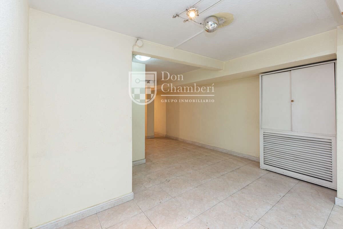 Office for sale in Madrid city - € 195,000 (Ref: 9937445)