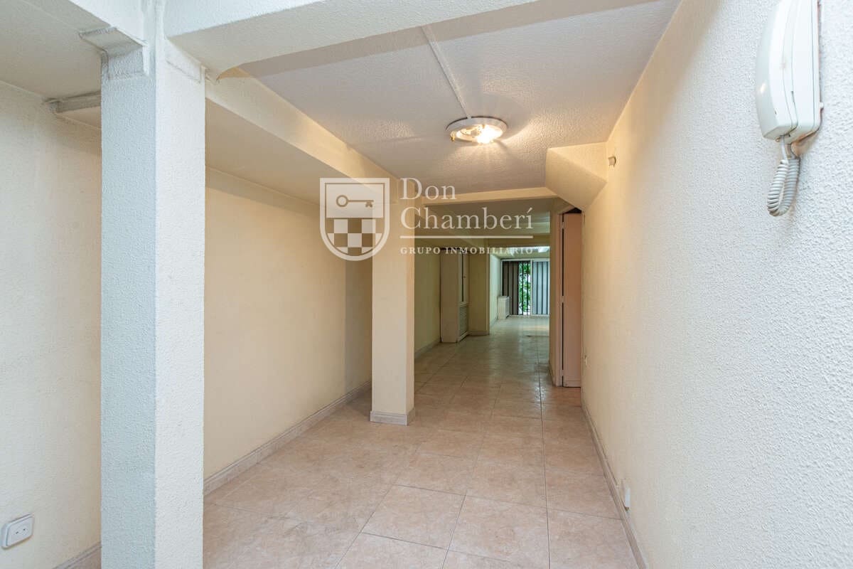 Office for sale in Madrid city - € 195,000 (Ref: 9937445)