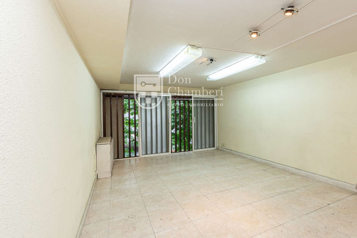 Office for sale in Madrid city - € 195,000 (Ref: 9937445)