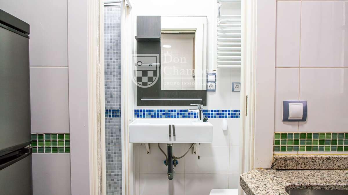 1 quarto Apartamento para arrendar em Madrid cidade - 900 € (Ref: 9966035)
