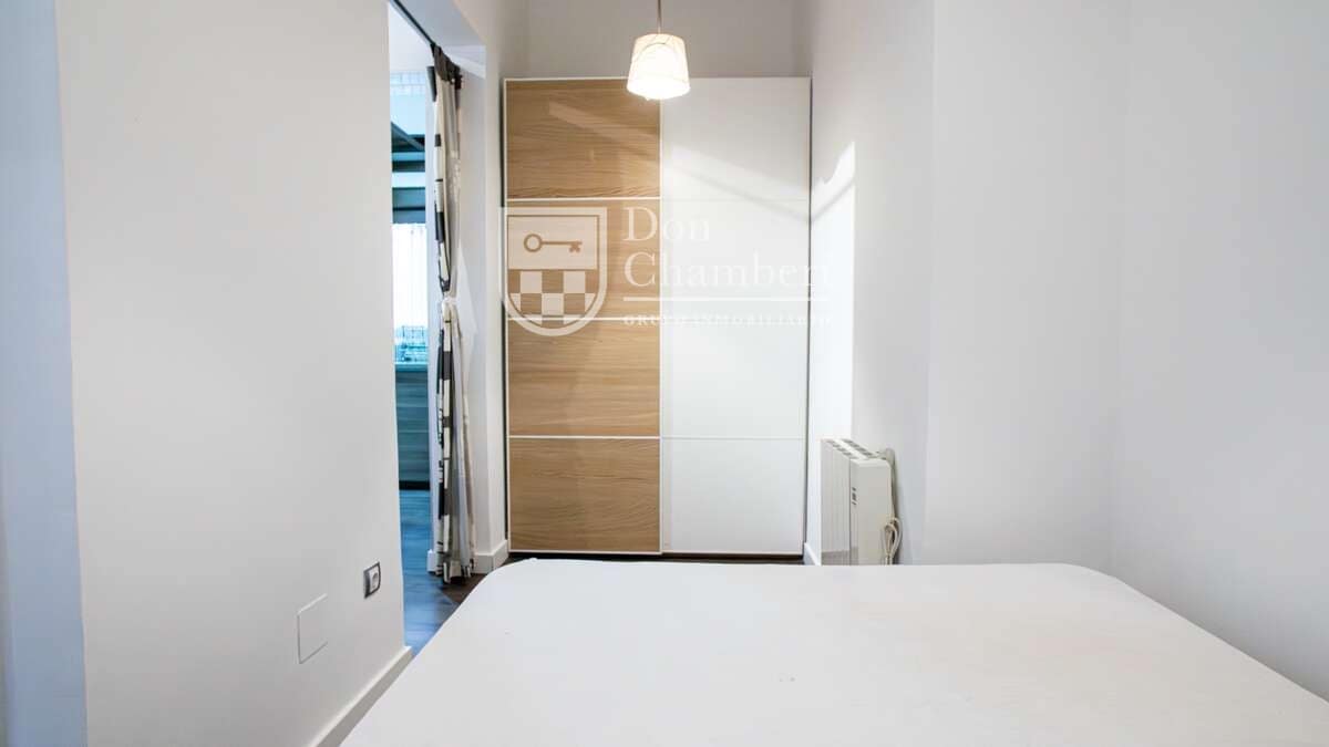 1 quarto Apartamento para arrendar em Madrid cidade - 900 € (Ref: 9966035)
