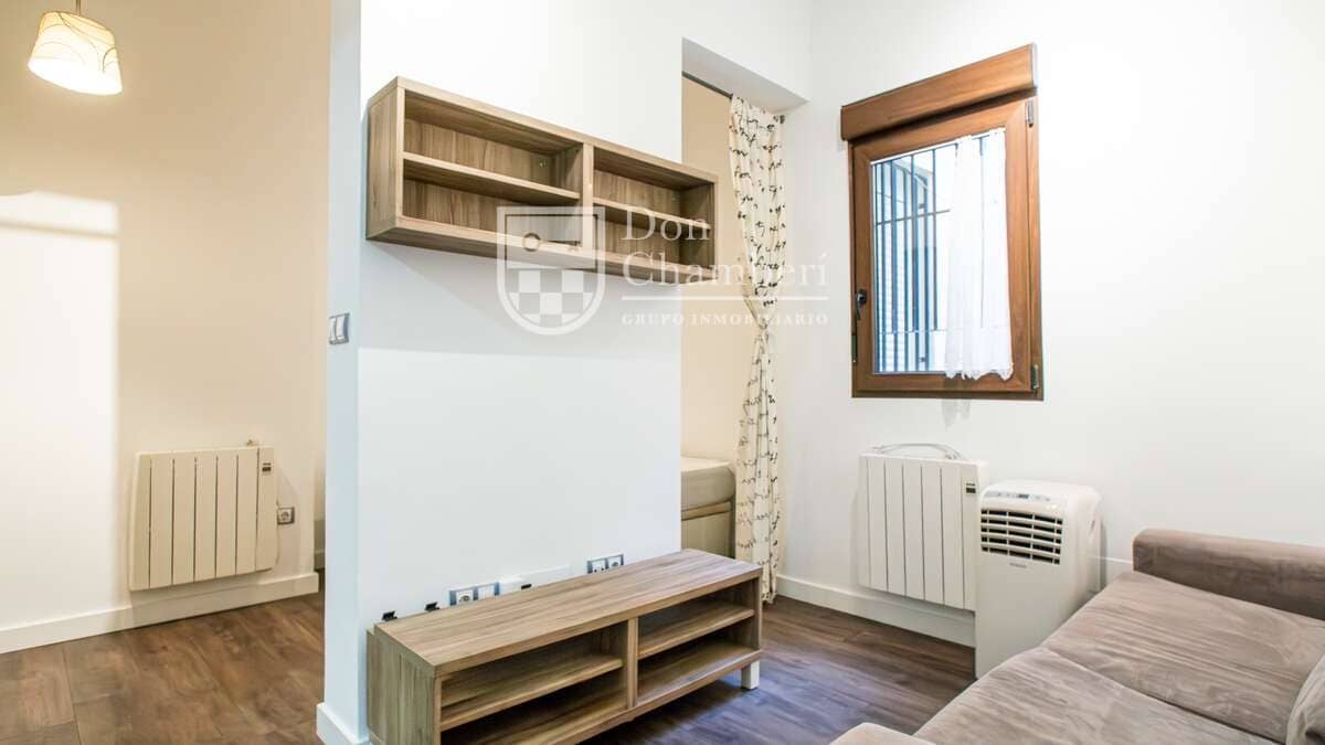 1 quarto Apartamento para arrendar em Madrid cidade - 900 € (Ref: 9966035)