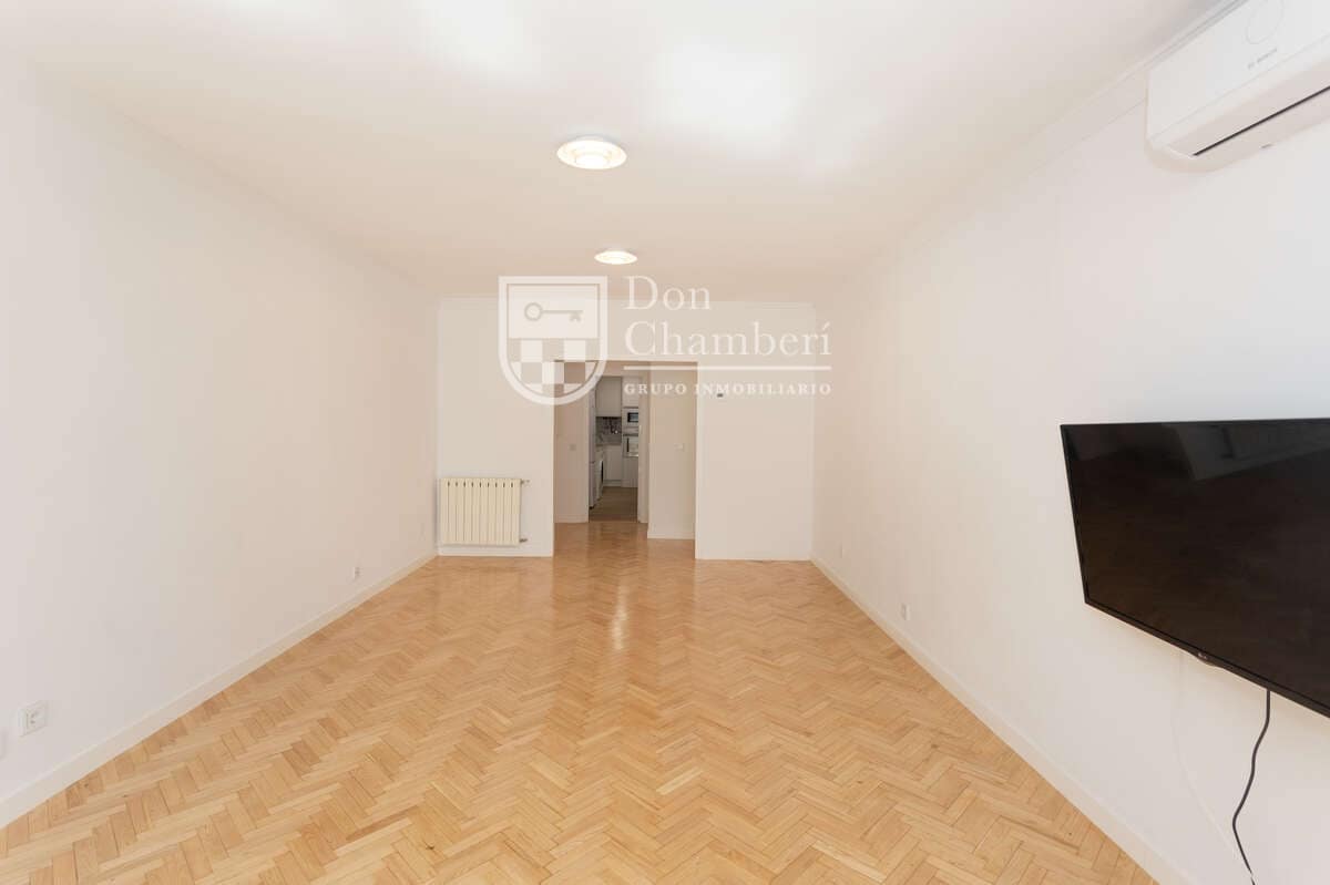 2 quarto Apartamento para arrendar em Madrid cidade com garagem - 2 400 € (Ref: 9966036)