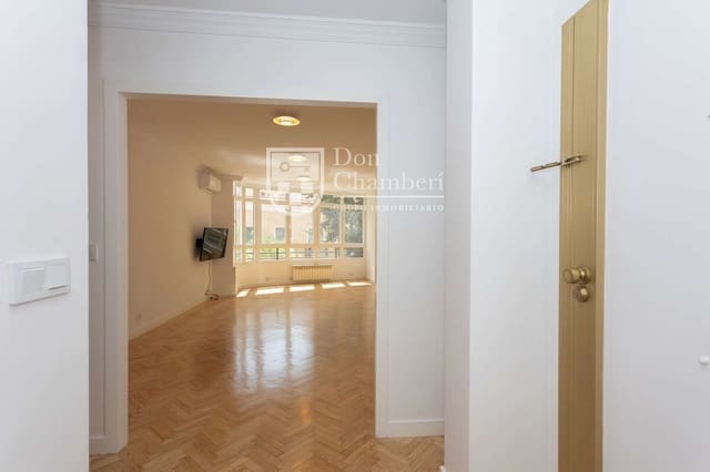 2 quarto Apartamento para arrendar em Chamberí, Madrid cidade com garagem - 2 400 € (Ref: 9966036)