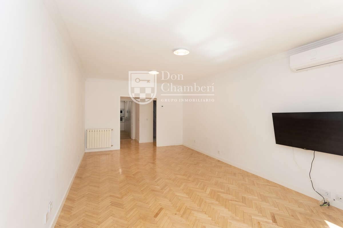 2 quarto Apartamento para arrendar em Madrid cidade com garagem - 2 400 € (Ref: 9966036)