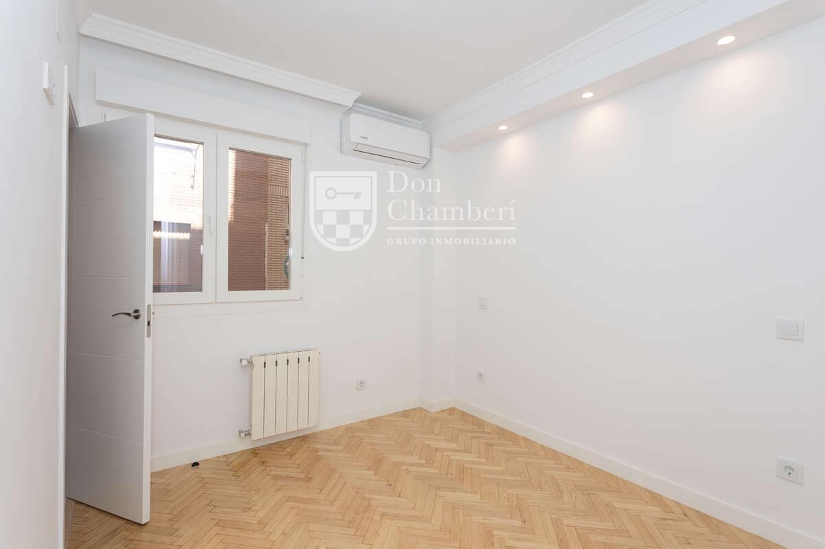 2 quarto Apartamento para arrendar em Madrid cidade com garagem - 2 400 € (Ref: 9966036)