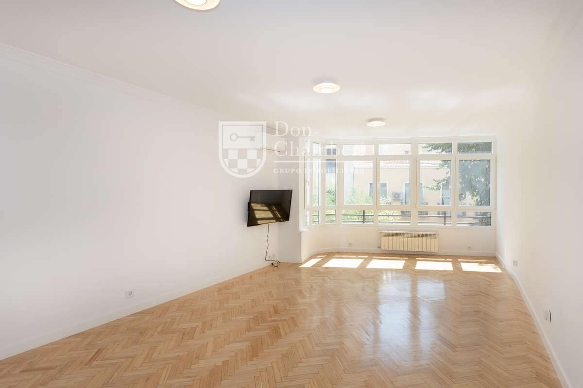 2 quarto Apartamento para arrendar em Madrid cidade com garagem - 2 400 € (Ref: 9966036)