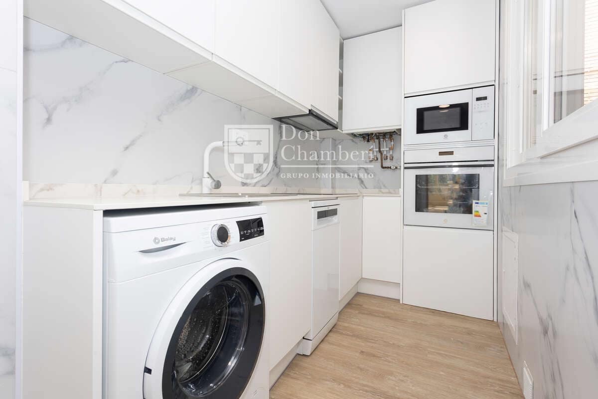2 quarto Apartamento para arrendar em Madrid cidade com garagem - 2 400 € (Ref: 9966036)