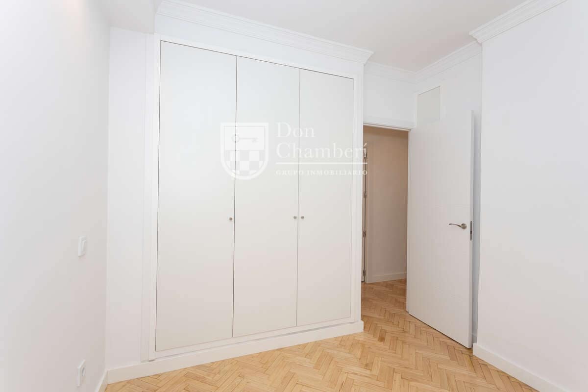 2 quarto Apartamento para arrendar em Madrid cidade com garagem - 2 400 € (Ref: 9966036)
