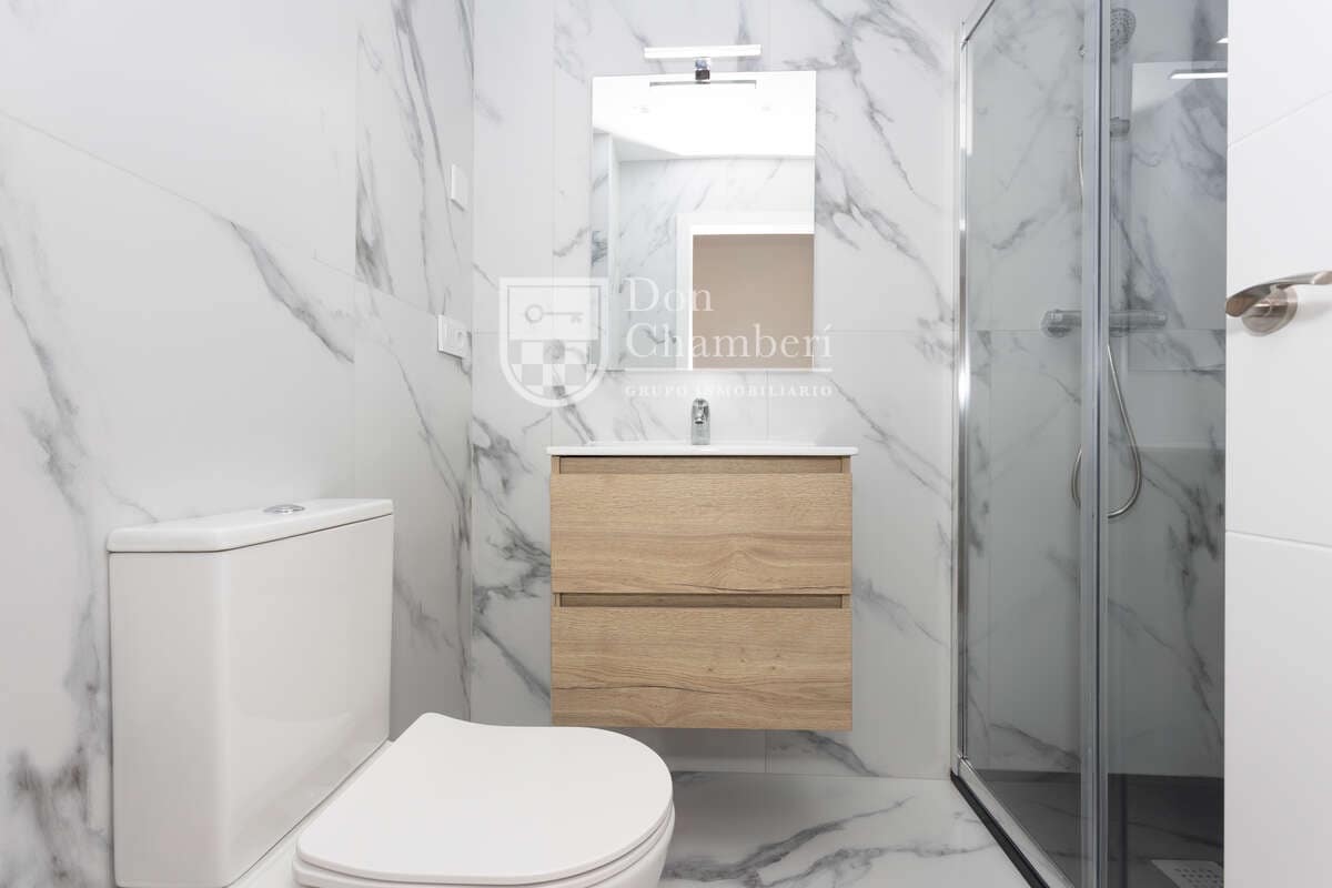 2 quarto Apartamento para arrendar em Madrid cidade com garagem - 2 400 € (Ref: 9966036)