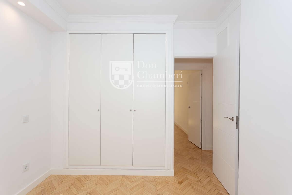 2 quarto Apartamento para arrendar em Madrid cidade com garagem - 2 400 € (Ref: 9966036)