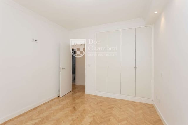 2 quarto Apartamento para arrendar em Chamberí, Madrid cidade com garagem - 2 400 € (Ref: 9966036)