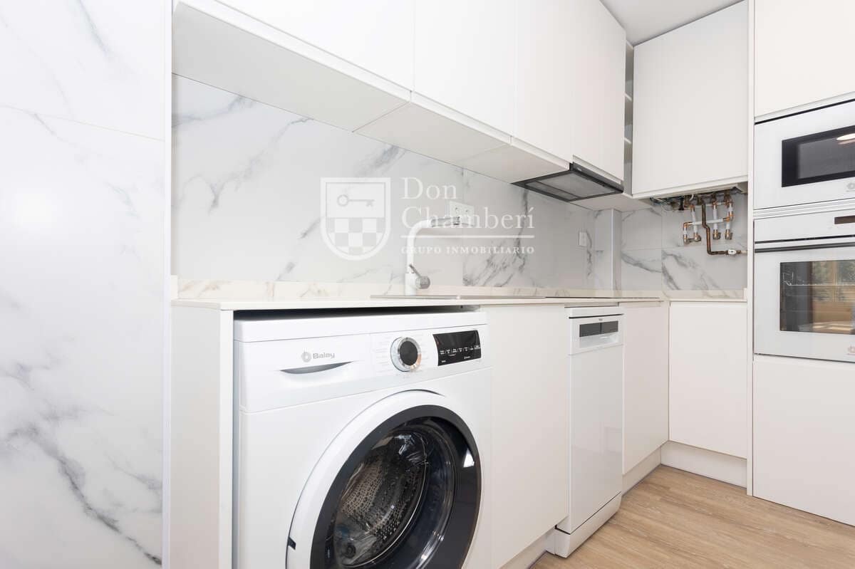 2 quarto Apartamento para arrendar em Madrid cidade com garagem - 2 400 € (Ref: 9966036)