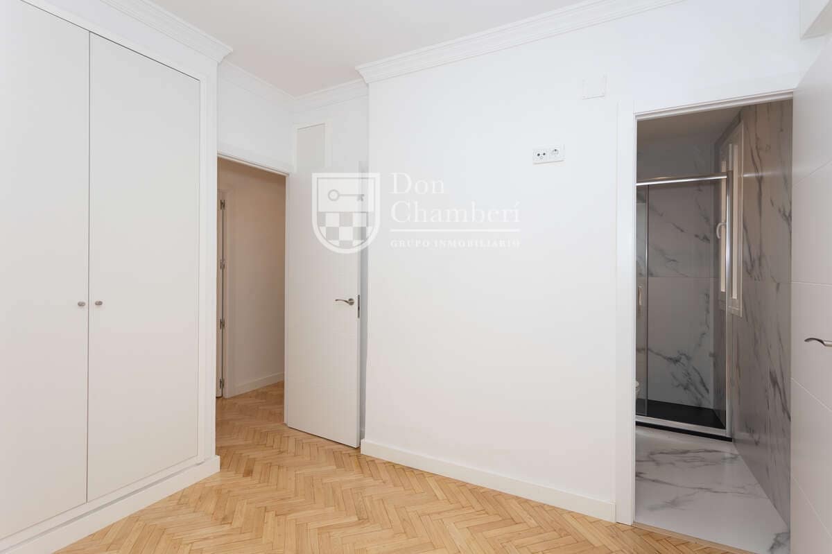 2 quarto Apartamento para arrendar em Madrid cidade com garagem - 2 400 € (Ref: 9966036)