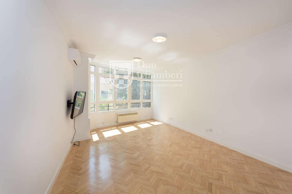 2 quarto Apartamento para arrendar em Madrid cidade com garagem - 2 400 € (Ref: 9966036)