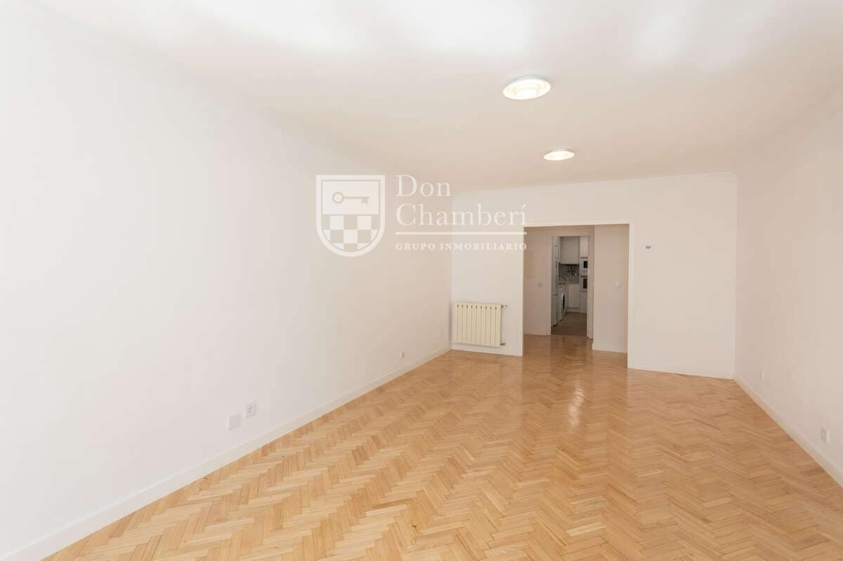 2 quarto Apartamento para arrendar em Madrid cidade com garagem - 2 400 € (Ref: 9966036)