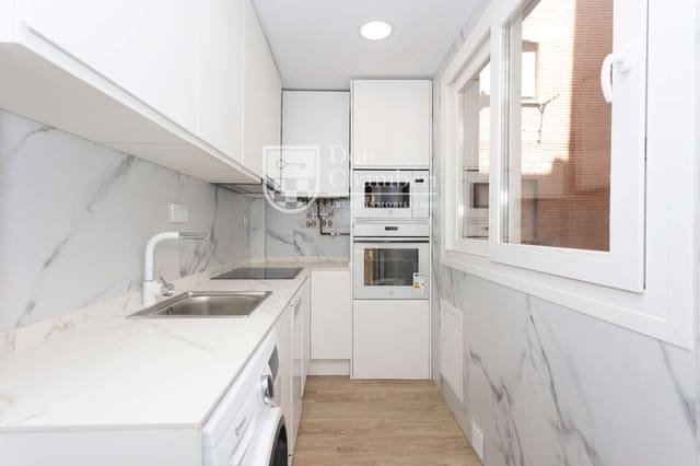 2 quarto Apartamento para arrendar em Chamberí, Madrid cidade com garagem - 2 400 € (Ref: 9966036)
