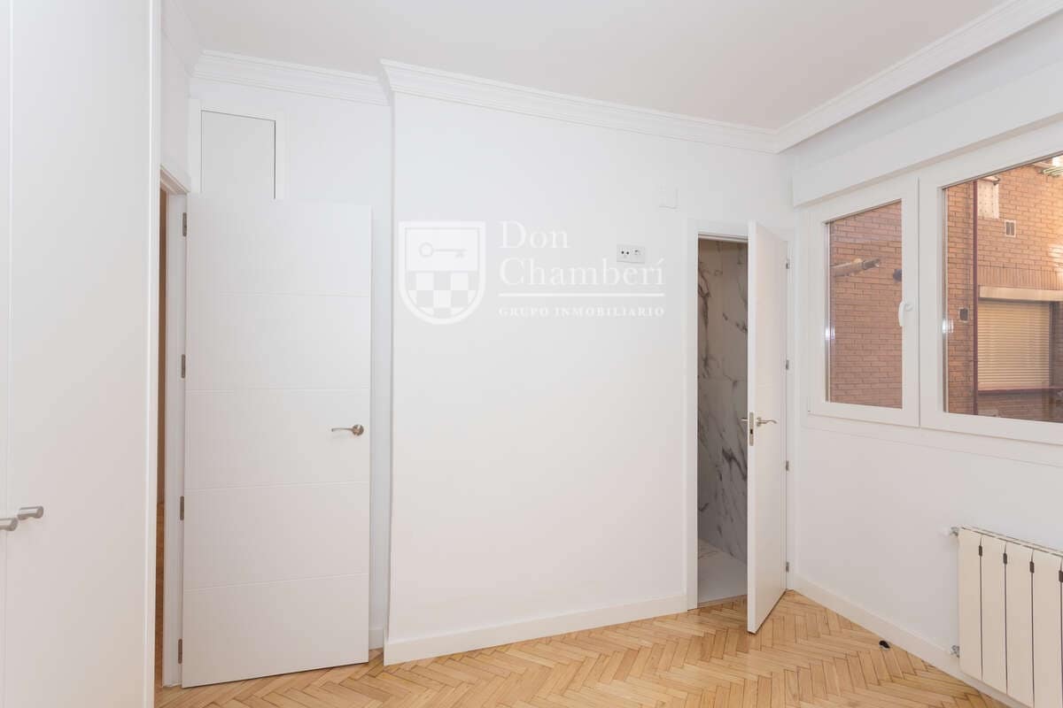 2 quarto Apartamento para arrendar em Madrid cidade com garagem - 2 400 € (Ref: 9966036)
