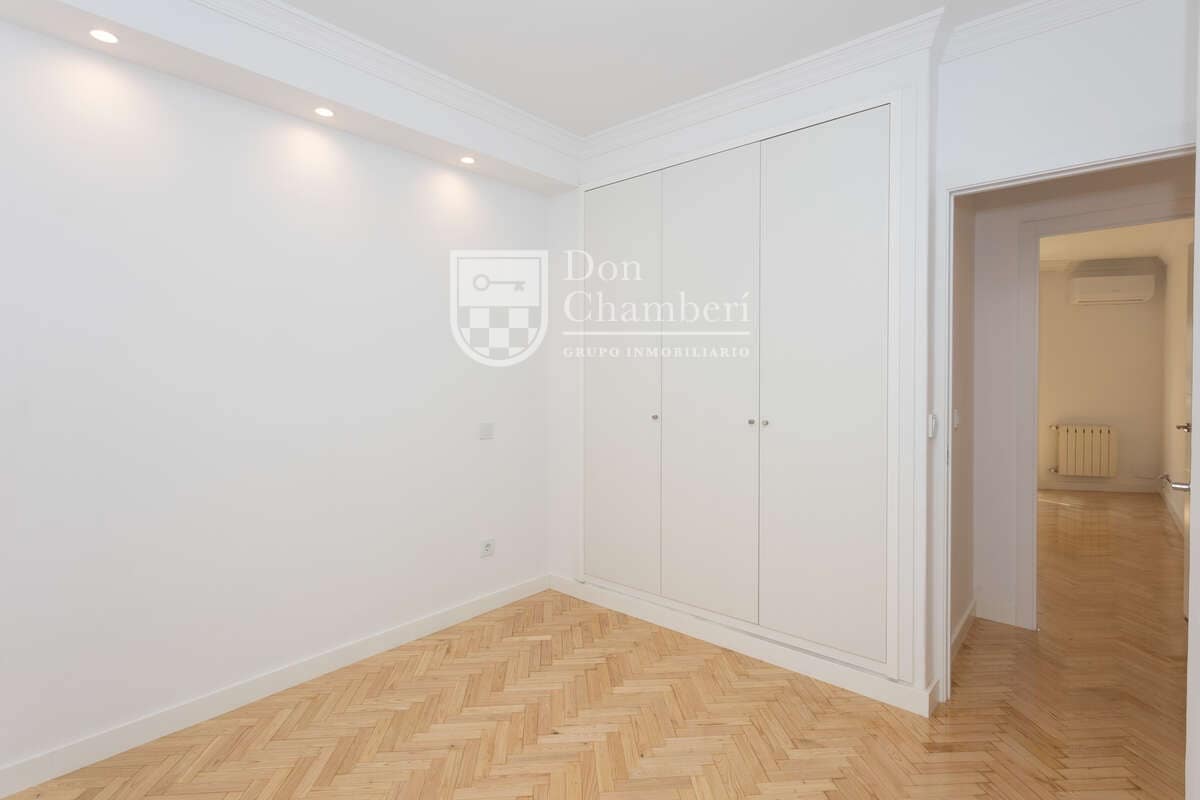 2 quarto Apartamento para arrendar em Madrid cidade com garagem - 2 400 € (Ref: 9966036)