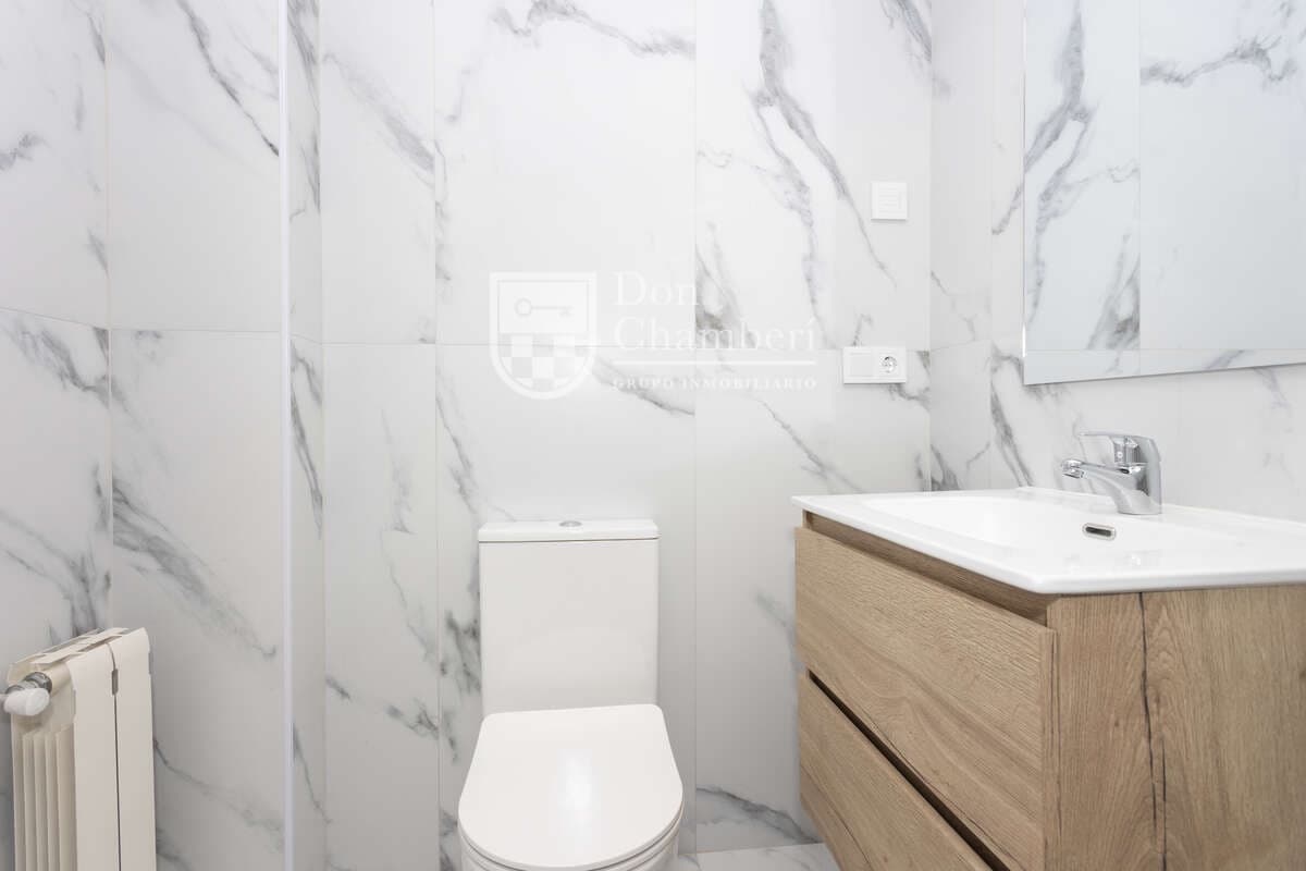 2 quarto Apartamento para arrendar em Madrid cidade com garagem - 2 400 € (Ref: 9966036)