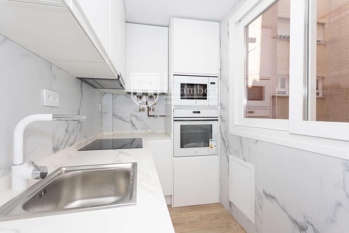 2 quarto Apartamento para arrendar em Madrid cidade com garagem - 2 400 € (Ref: 9966036)