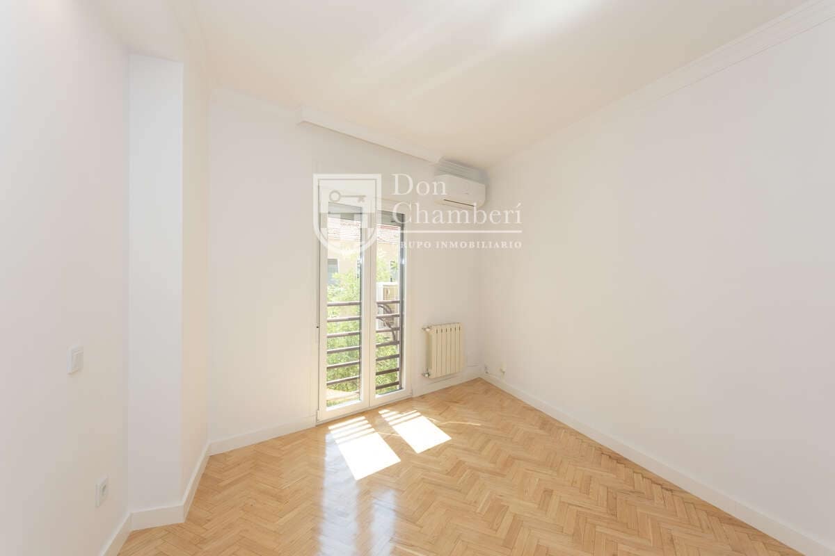 2 quarto Apartamento para arrendar em Madrid cidade com garagem - 2 400 € (Ref: 9966036)