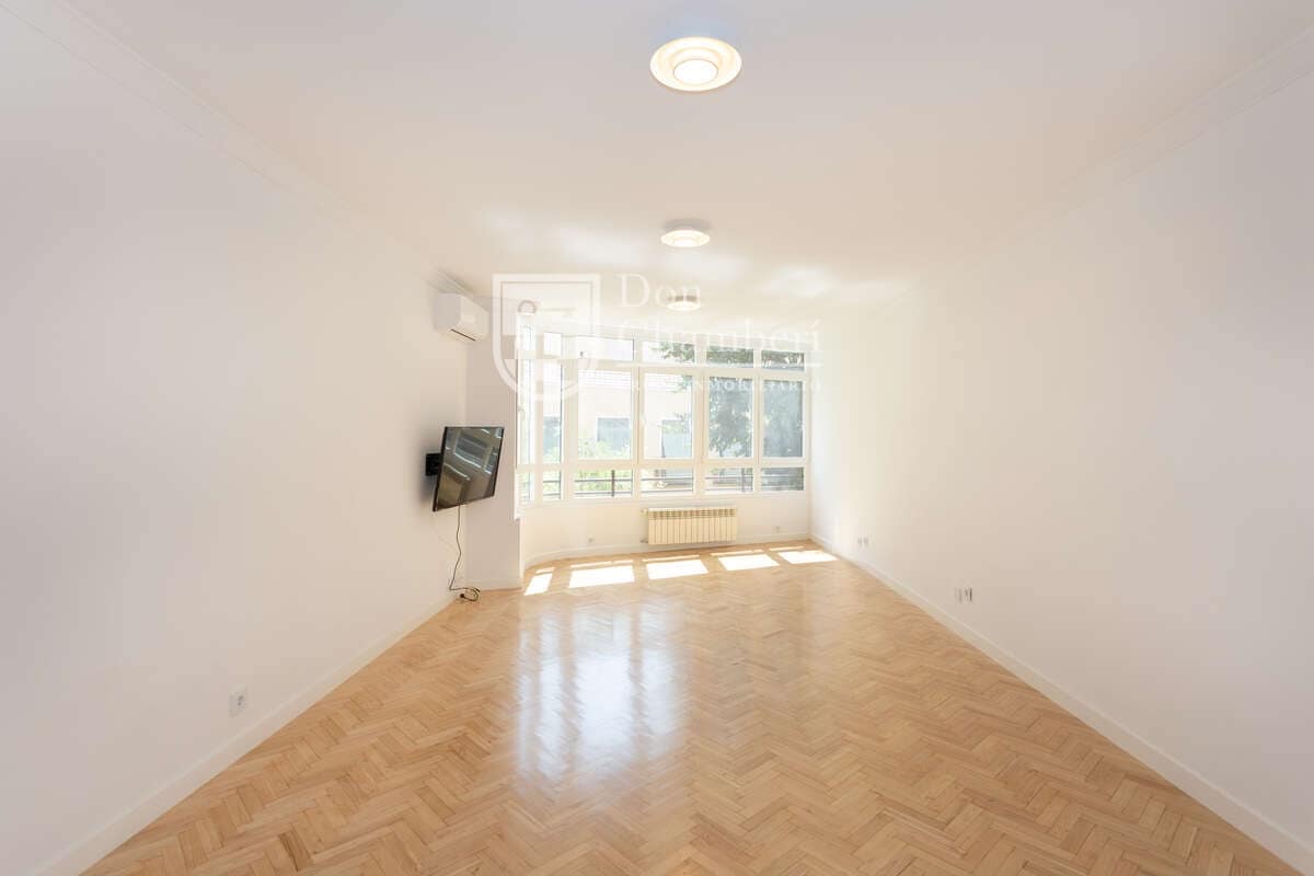 2 quarto Apartamento para arrendar em Madrid cidade com garagem - 2 400 € (Ref: 9966036)
