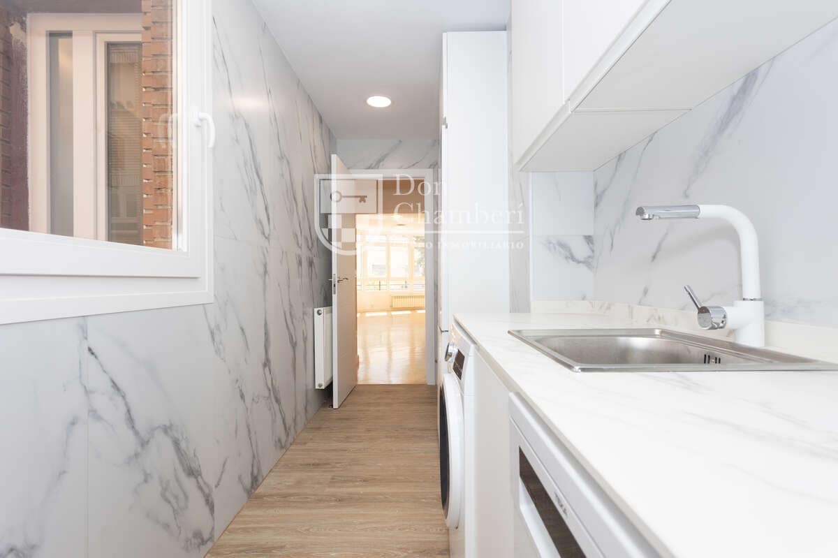 2 quarto Apartamento para arrendar em Madrid cidade com garagem - 2 400 € (Ref: 9966036)