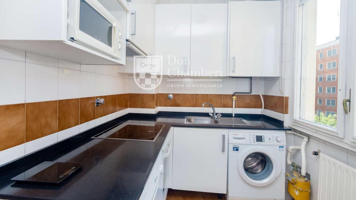 2 bedroom Semi-detached Villa for rent in Madrid city - € 1,800 (Ref: 9974570)