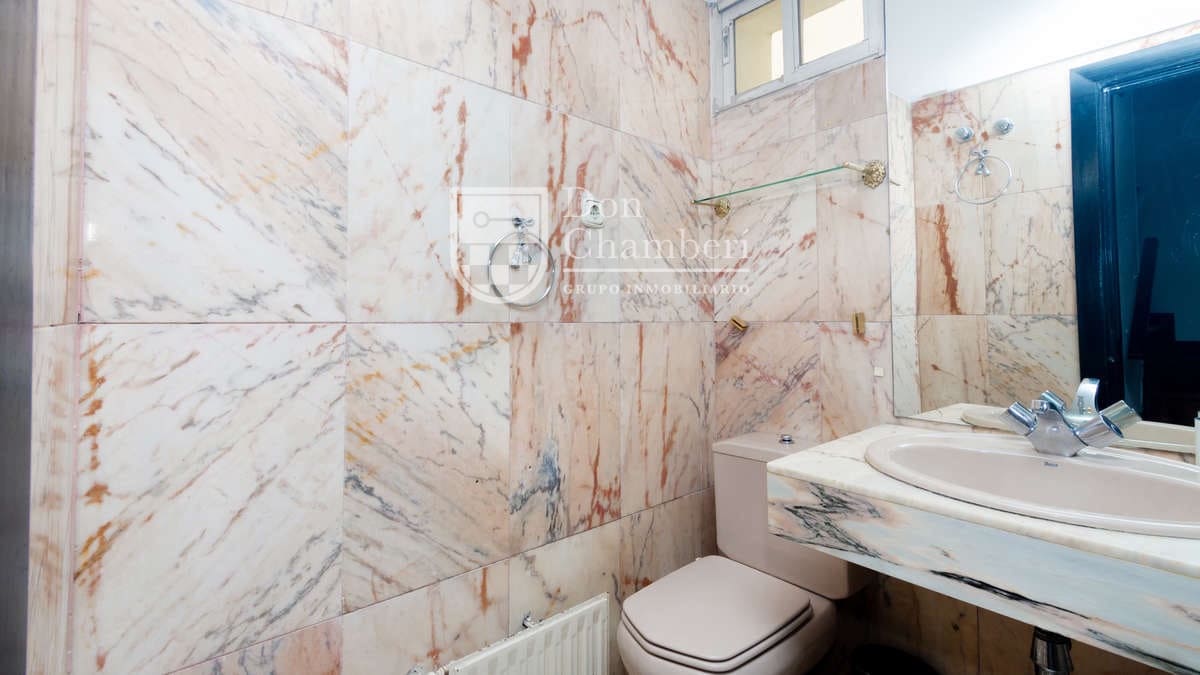 2 bedroom Semi-detached Villa for rent in Madrid city - € 1,800 (Ref: 9974570)
