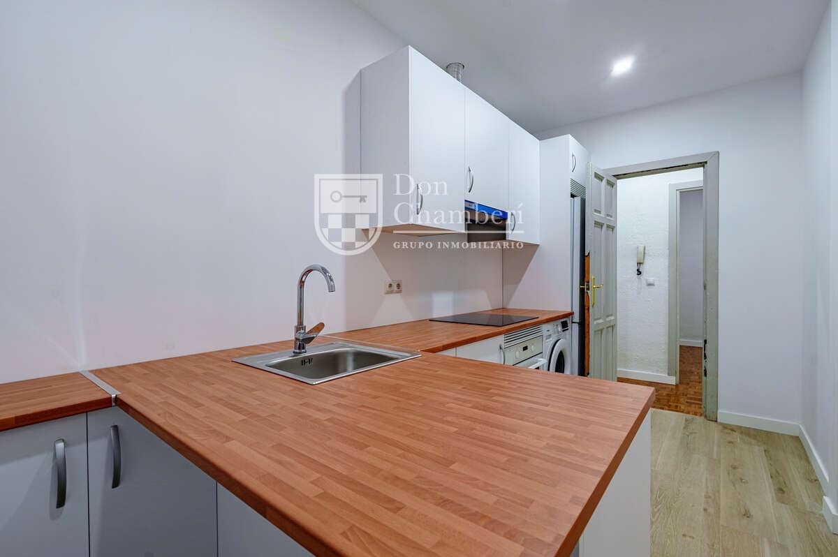 2 quarto Apartamento para arrendar em Madrid cidade - 1 850 € (Ref: 9996553)