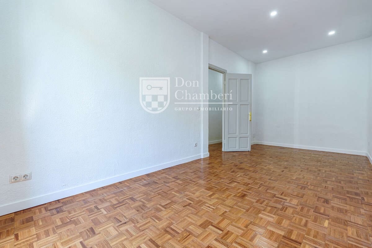 2 quarto Apartamento para arrendar em Madrid cidade - 1 850 € (Ref: 9996553)