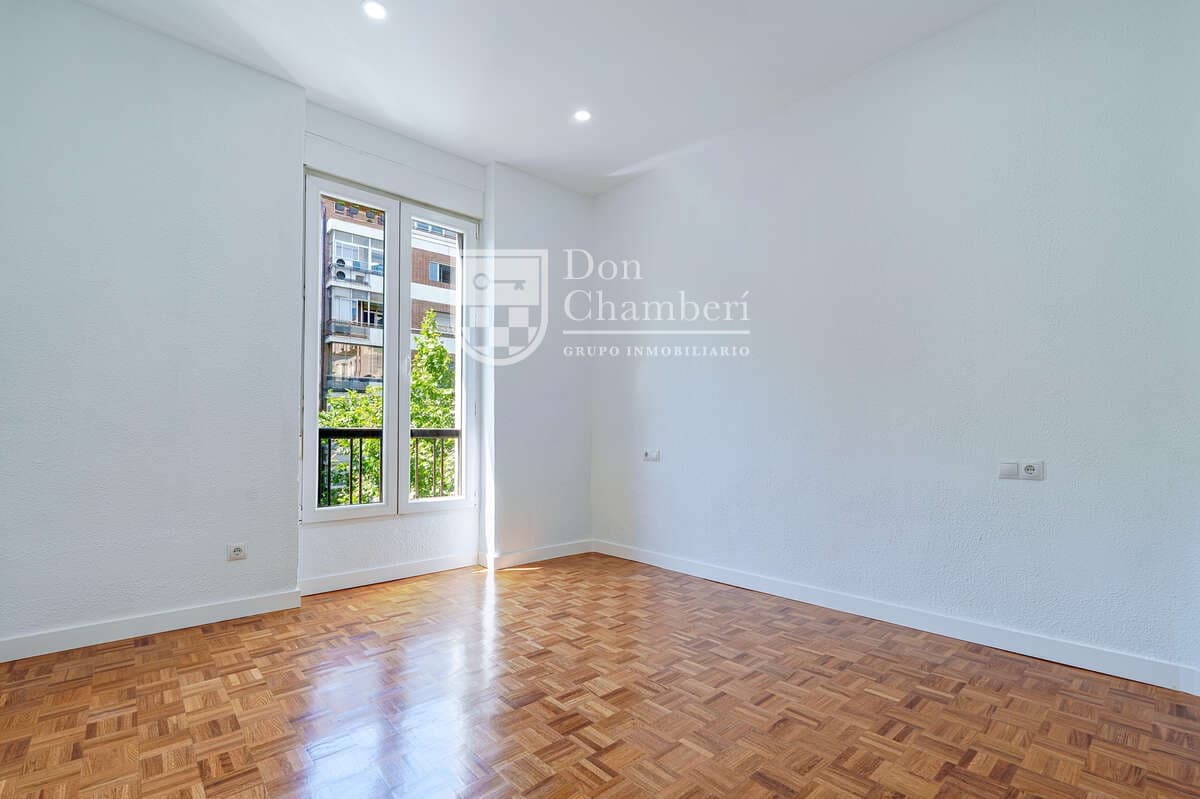 2 quarto Apartamento para arrendar em Madrid cidade - 1 850 € (Ref: 9996553)