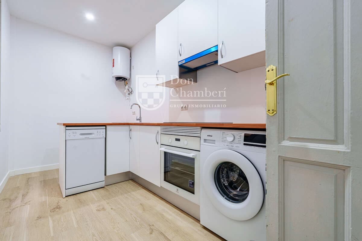 2 quarto Apartamento para arrendar em Madrid cidade - 1 850 € (Ref: 9996553)